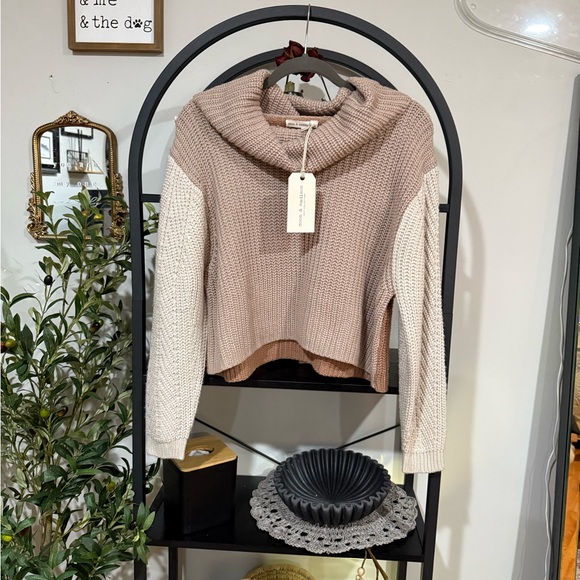 moon & madison Sweaters - Moon & Madison cropped sweater turtleneck size small